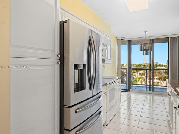 3598 Yacht Club Dr 602, Aventura FL 33180