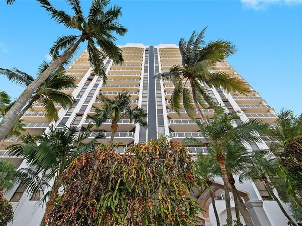 3598 Yacht Club Dr 602, Aventura FL 33180