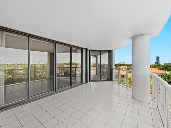 3598 Yacht Club Dr 602, Aventura FL 33180