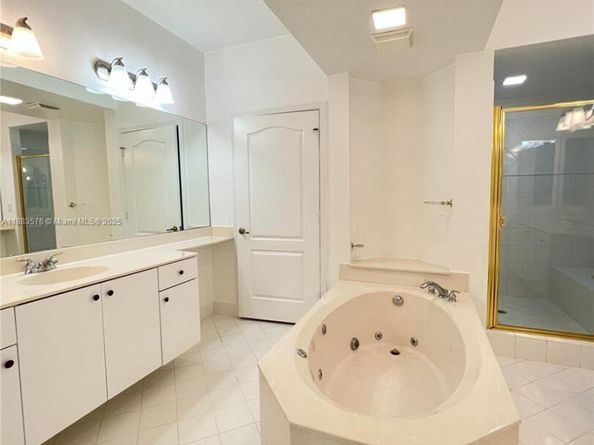 10710 NW 66th St 111, Doral FL 33178