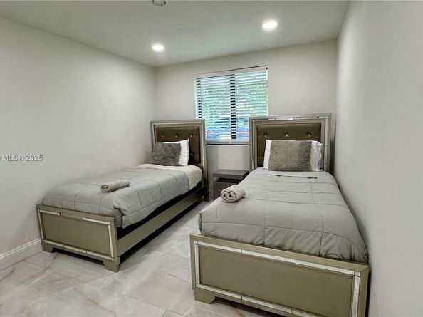 40 NW 125th St, North Miami FL 33168