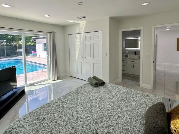 40 NW 125th St, North Miami FL 33168