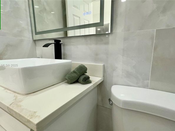 40 NW 125th St, North Miami FL 33168