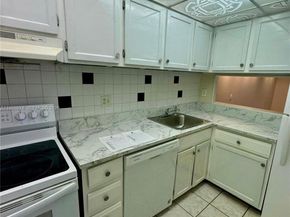 3720 Inverrary Dr 1N, Lauderhill FL 33319