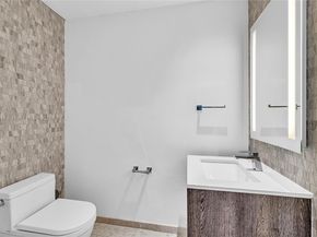 68 SE 6th St 712, Miami FL 33131