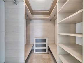 68 SE 6th St 712, Miami FL 33131