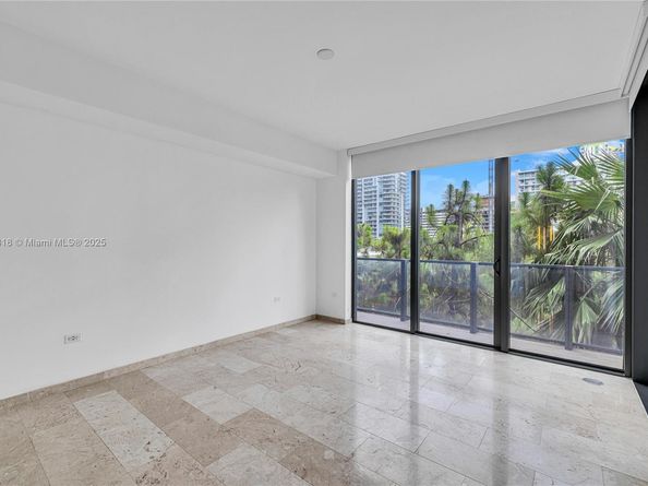 68 SE 6th St 712, Miami FL 33131