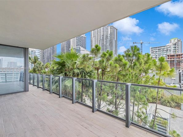 68 SE 6th St 712, Miami FL 33131