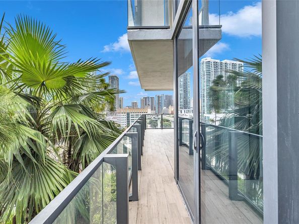 68 SE 6th St 712, Miami FL 33131