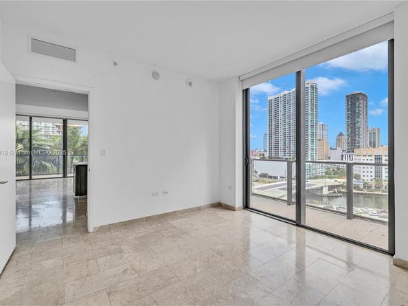 68 SE 6th St 712, Miami FL 33131