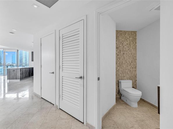 68 SE 6th St 712, Miami FL 33131