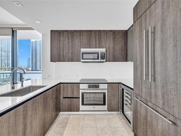 68 SE 6th St 712, Miami FL 33131