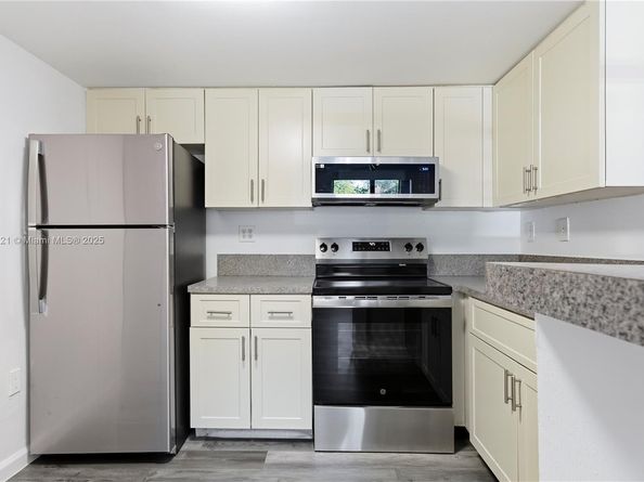 9877 Nob Hill Ct 9877, Sunrise FL 33351