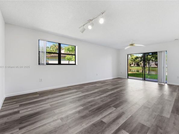 9877 Nob Hill Ct 9877, Sunrise FL 33351