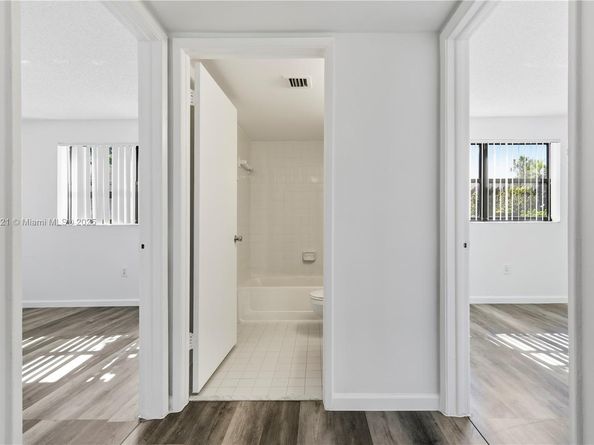 9877 Nob Hill Ct 9877, Sunrise FL 33351