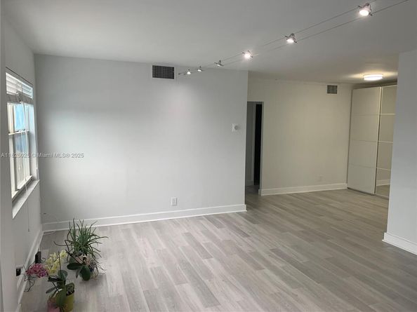 2555 NE 11th St 509, Fort Lauderdale FL 33304