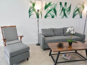 8901 Hollybrook 206, Hollywood FL 33025