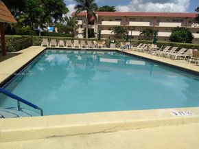 8901 Hollybrook 206, Hollywood FL 33025