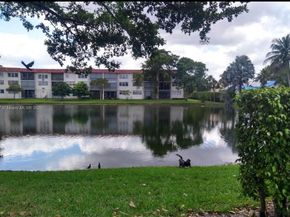 8901 Hollybrook 206, Hollywood FL 33025