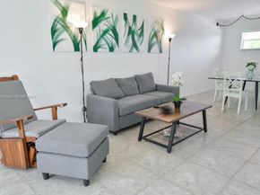 8901 Hollybrook 206, Hollywood FL 33025