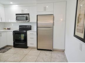 8901 Hollybrook 206, Hollywood FL 33025