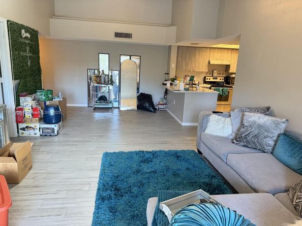 5015 Wiles Rd 207, Coconut Creek FL 33073