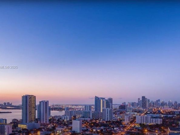 121 NE 34 St 901, Miami FL 33137
