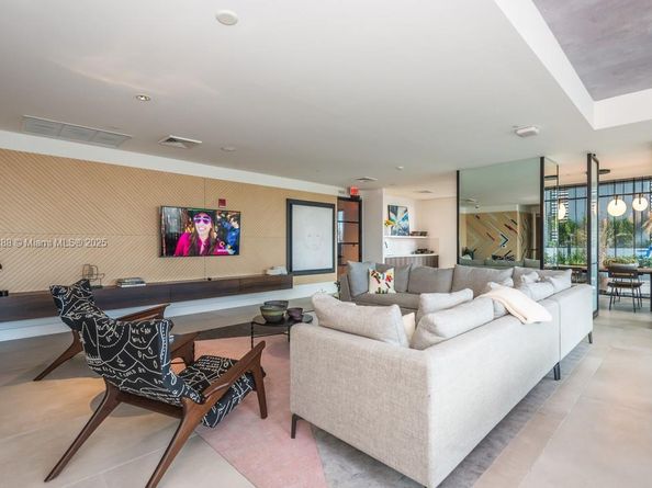 121 NE 34 St 901, Miami FL 33137