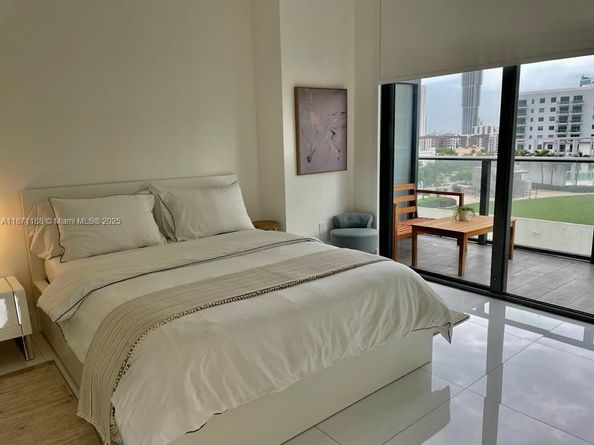 121 NE 34 St 901, Miami FL 33137