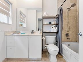 Undisclosed Address #A11908939, Hollywood FL 33020