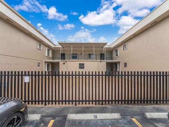 9000 SW 24th St 223C, Miami FL 33165