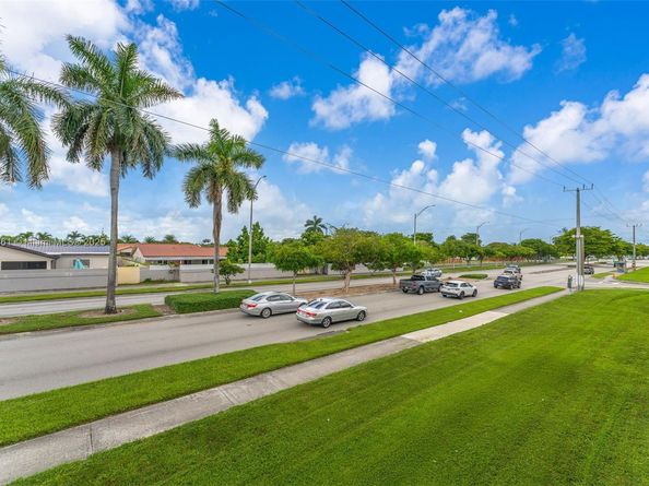 9000 SW 24th St 223C, Miami FL 33165