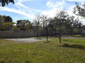 9745 NW 37th St 9745, Sunrise FL 33351