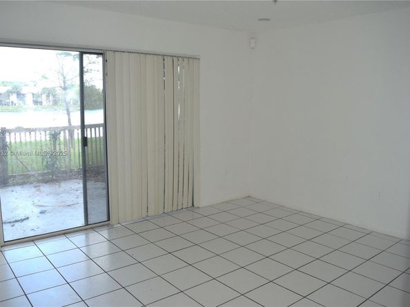 9745 NW 37th St 9745, Sunrise FL 33351