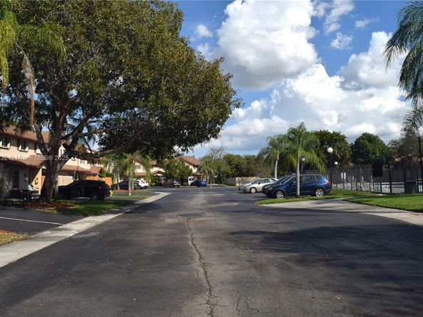 9745 NW 37th St 9745, Sunrise FL 33351