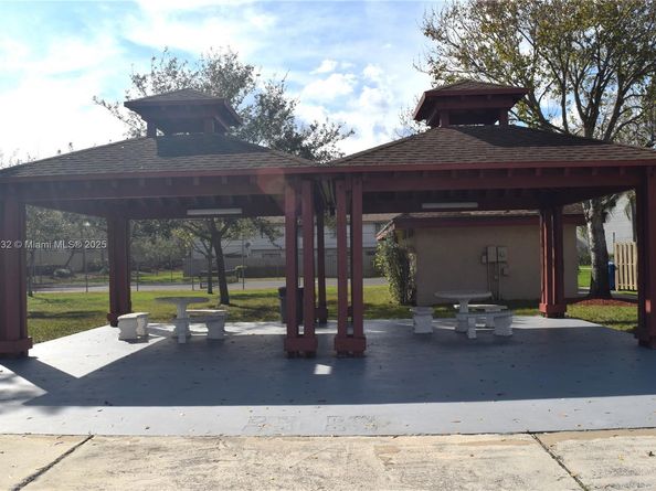 9745 NW 37th St 9745, Sunrise FL 33351