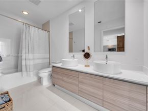 121 NE 34th St L606, Miami FL 33137
