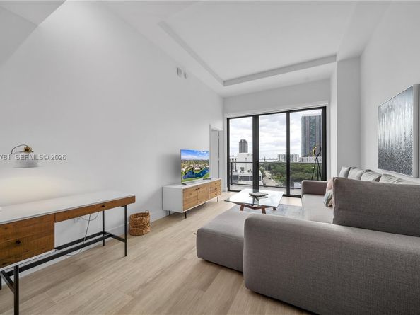121 NE 34th St L606, Miami FL 33137