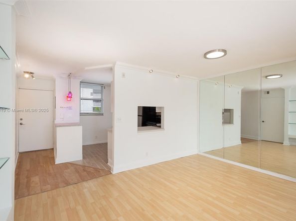 3703 NE 166th St 408, North Miami Beach FL 33160