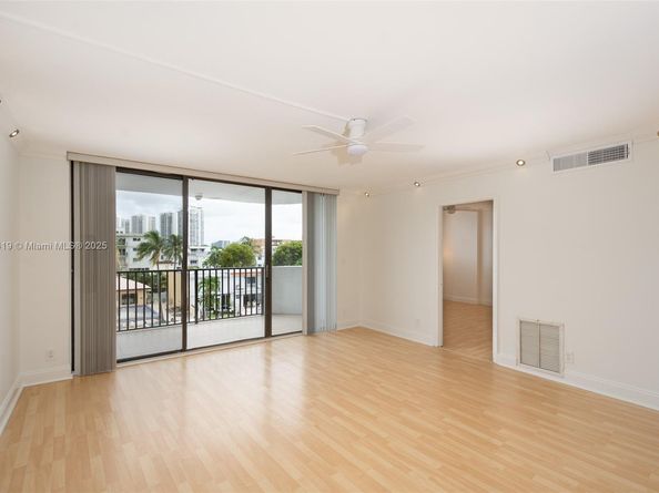 3703 NE 166th St 408, North Miami Beach FL 33160