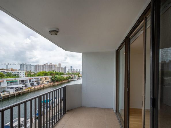 3703 NE 166th St 408, North Miami Beach FL 33160