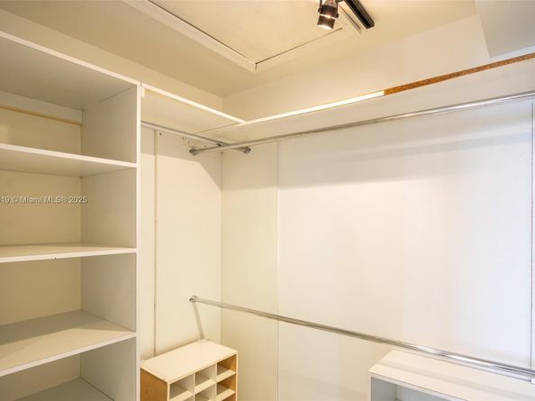 3703 NE 166th St 408, North Miami Beach FL 33160