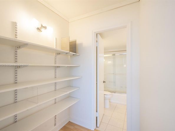 3703 NE 166th St 408, North Miami Beach FL 33160