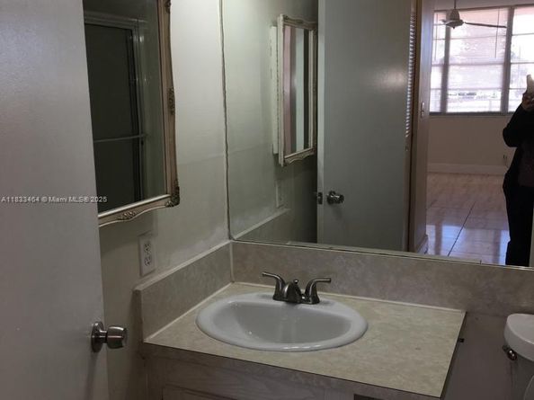 2025 NE 164th St 205, North Miami Beach FL 33162