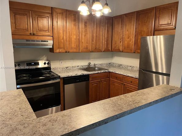819 NE 199th St 6205, Miami FL 33179