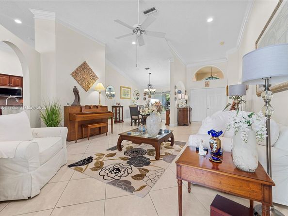 805 Lake Blvd, Weston FL 33326