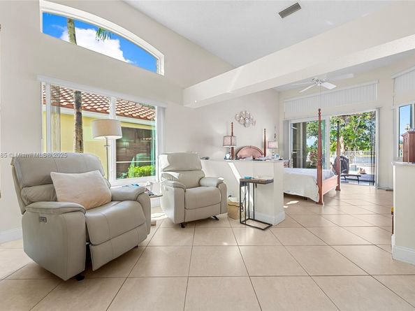 805 Lake Blvd, Weston FL 33326