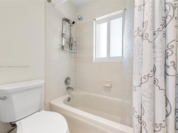 805 Lake Blvd, Weston FL 33326
