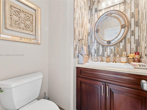 805 Lake Blvd, Weston FL 33326