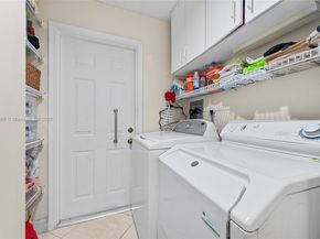 805 Lake Blvd, Weston FL 33326